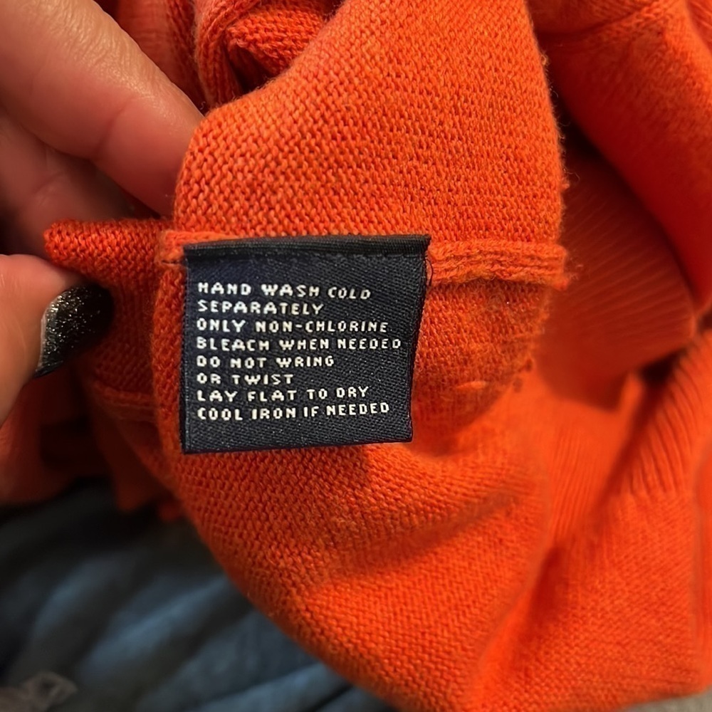 American Living 100% Pima cotton v neck long sleeve sweater.  Unisex Size small - Picture 6 of 6